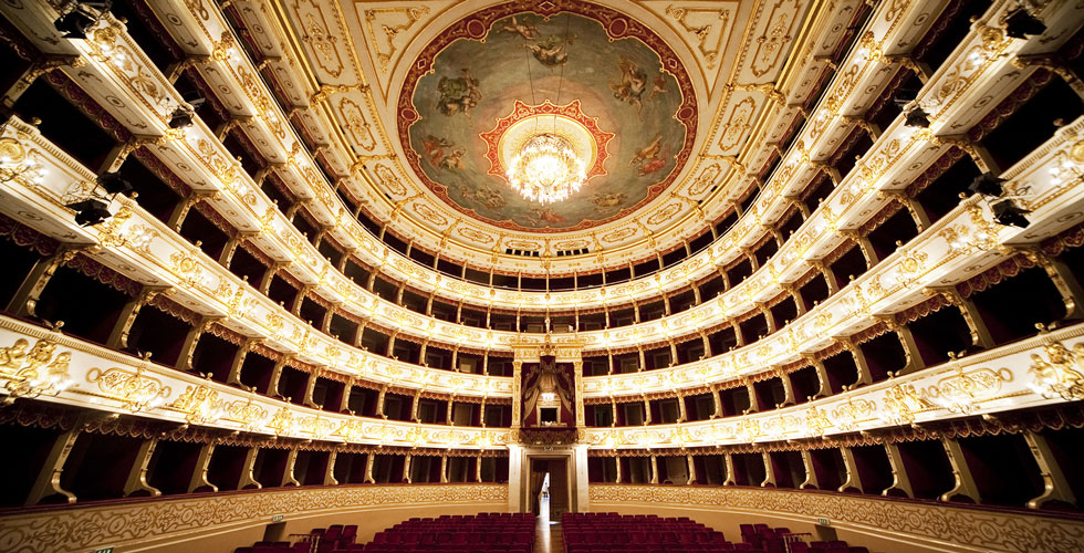 Teatro_regio1.jpg